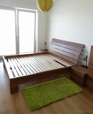 Ložnice; přirozené světlo, dřevěná podlaha