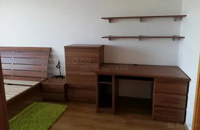 Ložnice; dřevěná podlaha, moderní styl