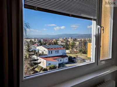 Obývačka; výhľad, prirodzené svetlo