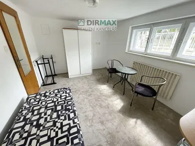 Spálňa; prirodzené svetlo, dlažba