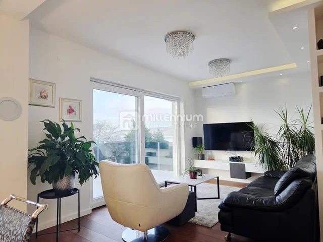 Oturma odası; manzara, doğal ışık, modern stil