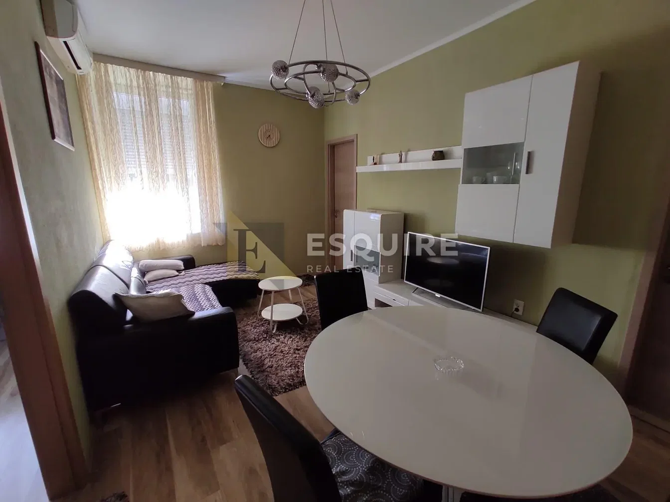 Obývací pokoj; přirozené světlo, moderní styl