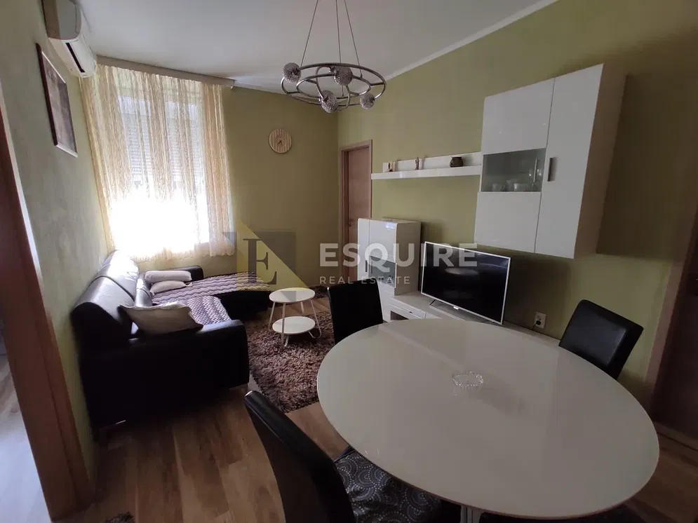 Obývací pokoj; přirozené světlo, moderní styl