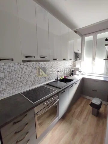 Cucina; elettrodomestici, luce naturale, stile moderno, ristrutturato