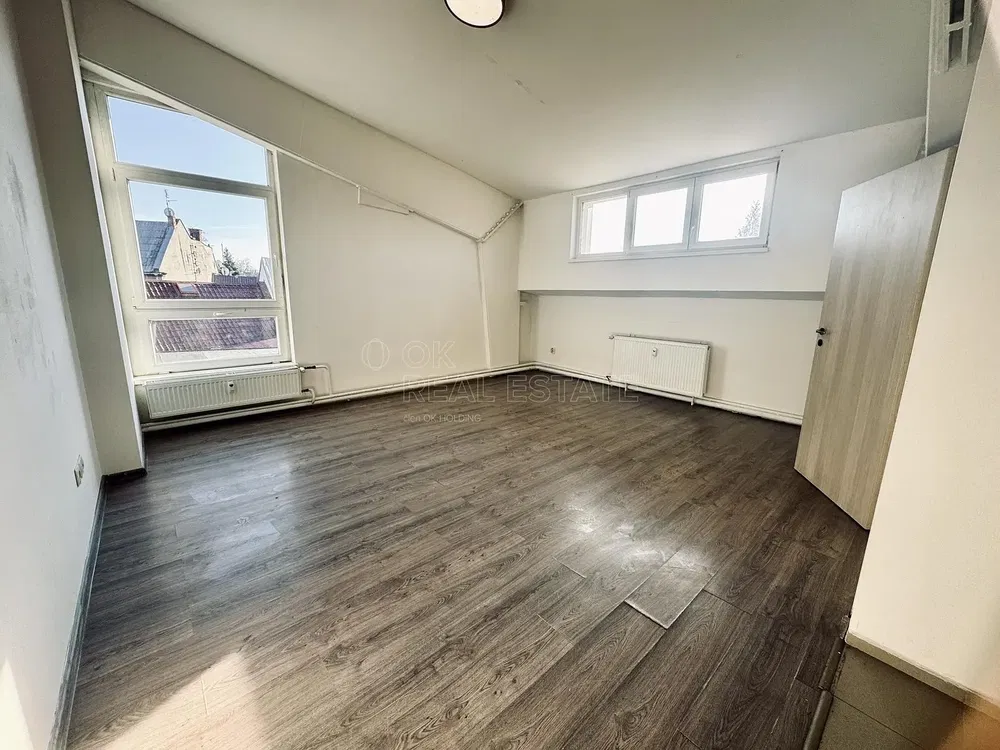 Ložnice; přirozené světlo, dlažba, po rekonstrukci