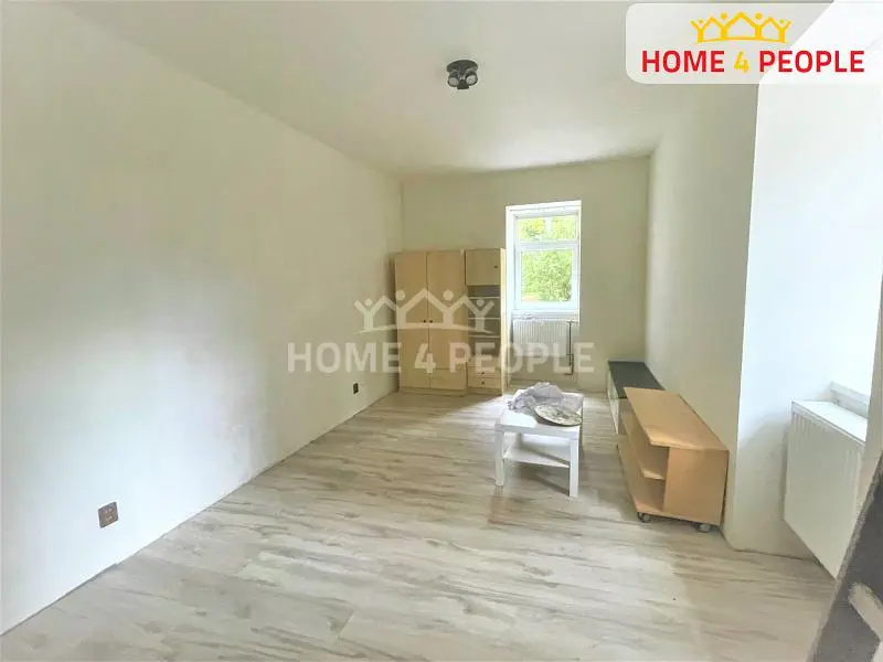 Wohnzimmer; tageslicht, fliesenboden