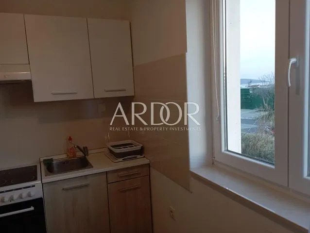 Cocina; vista, electrodomésticos, luz natural