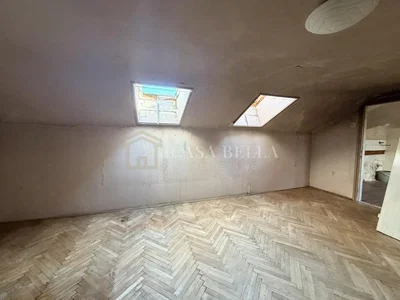 Schlafzimmer; holzboden, tageslicht