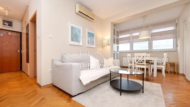 Wohnzimmer; blick, holzboden, tageslicht, moderner stil