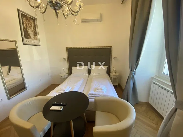 Schlafzimmer; holzboden, tageslicht, moderner stil