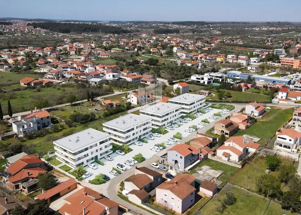 Casa y alrededores; vista