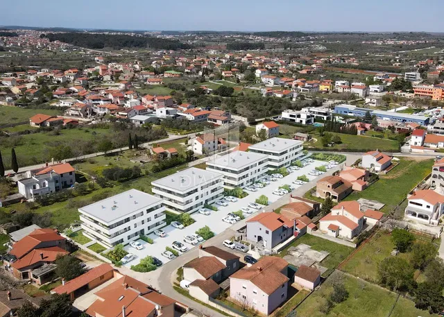 Casa y alrededores; vista