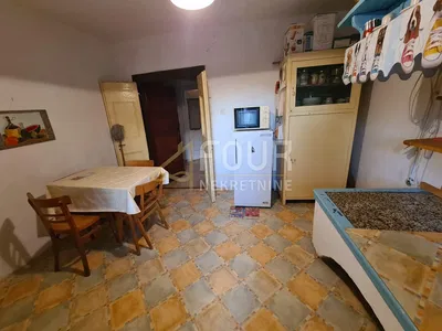 Cocina; suelo de baldosas