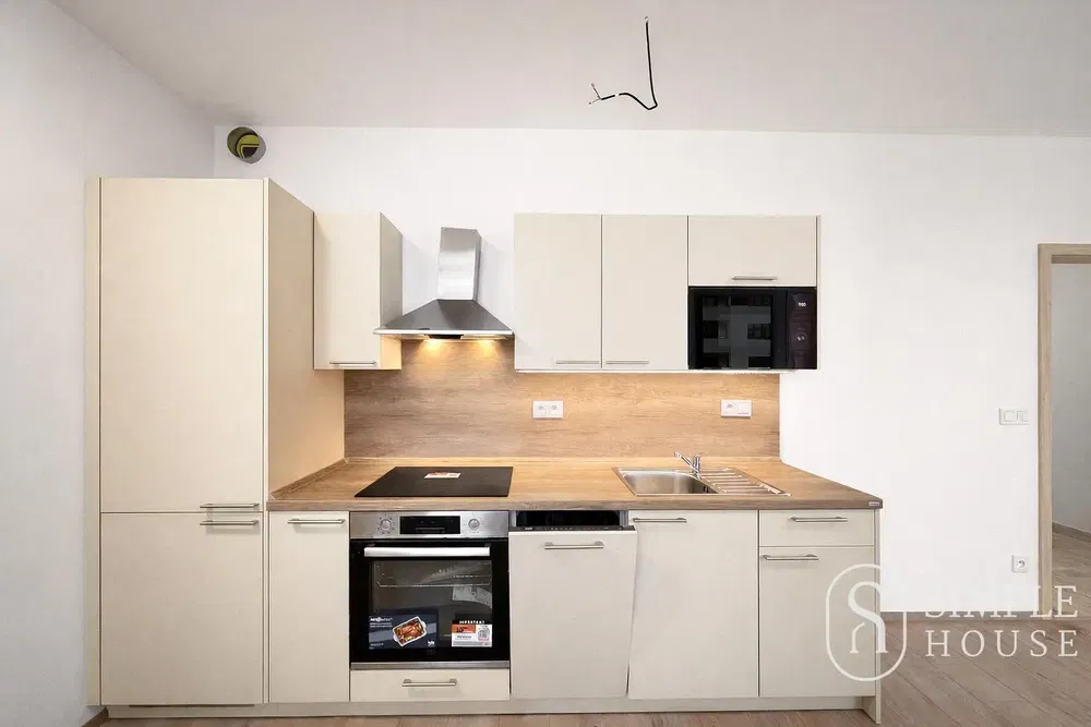 Kuchyňa; kuchynské spotrebiče, po rekonštrukcii, prirodzené svetlo, moderný štýl