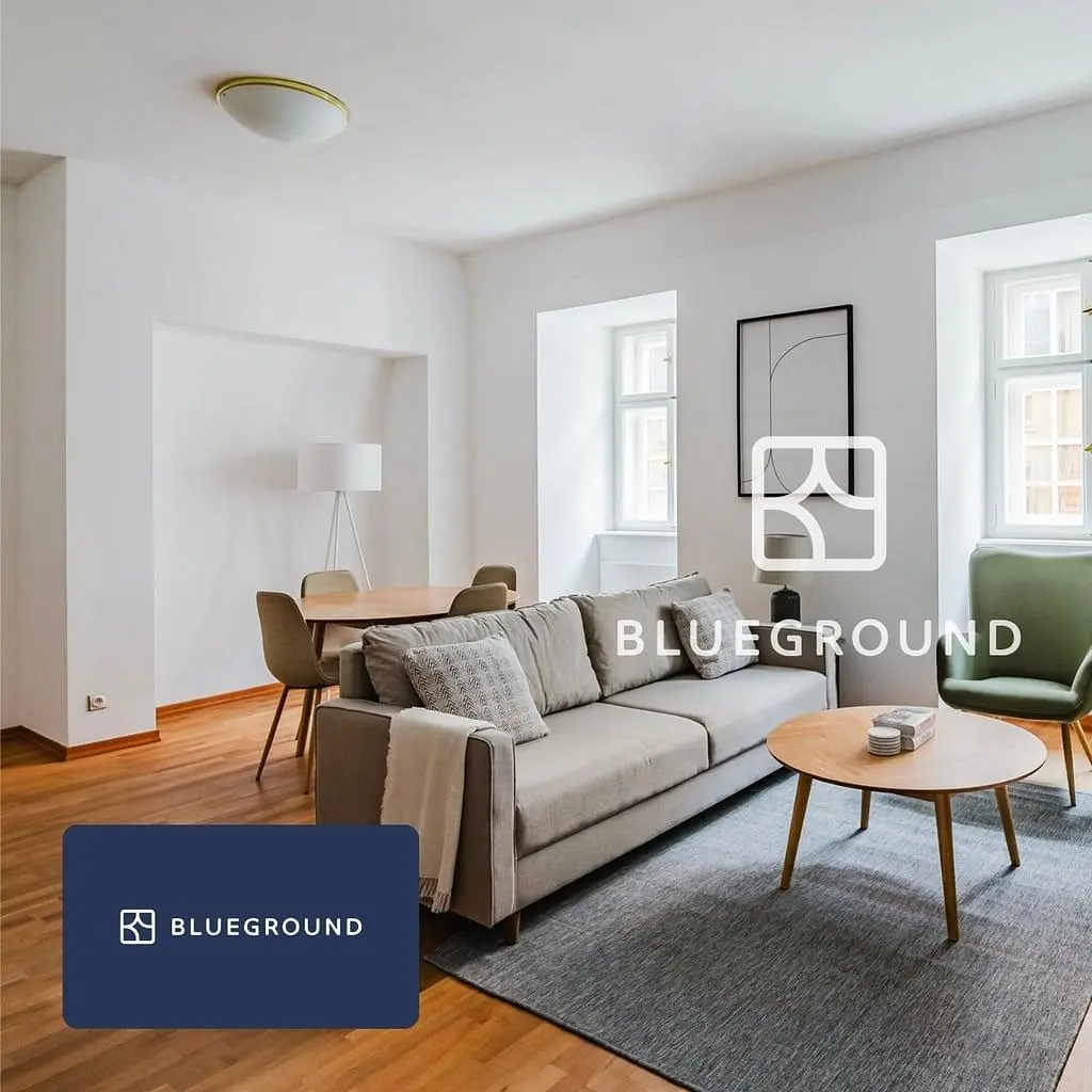Living room; wood floor, natural light, modern style