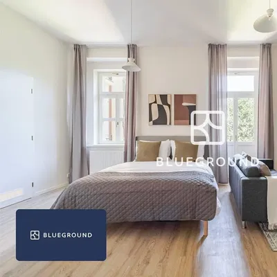 Schlafzimmer; tageslicht, holzboden, moderner stil