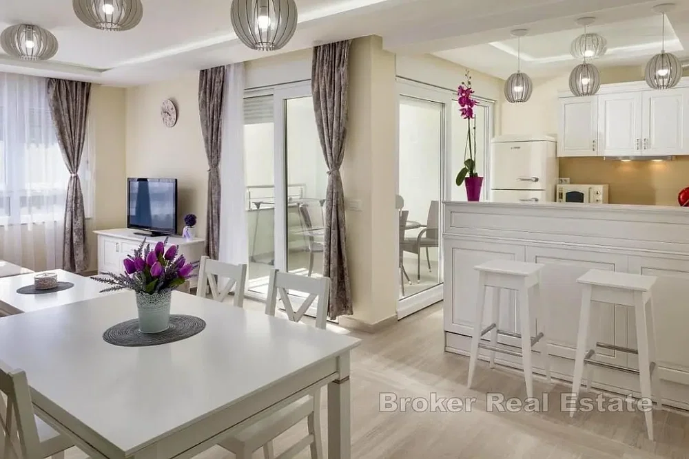 Küche; blick, tageslicht, moderner stil