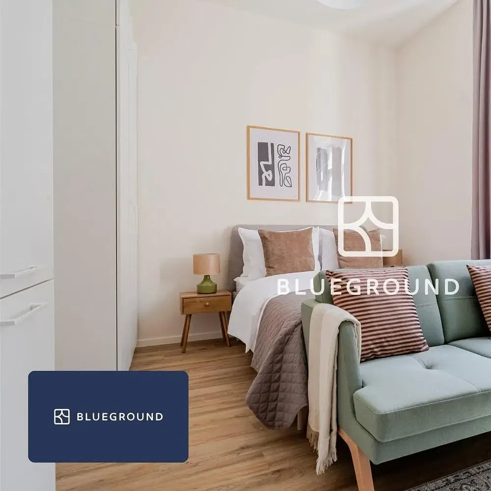 Schlafzimmer; holzboden, moderner stil, tageslicht