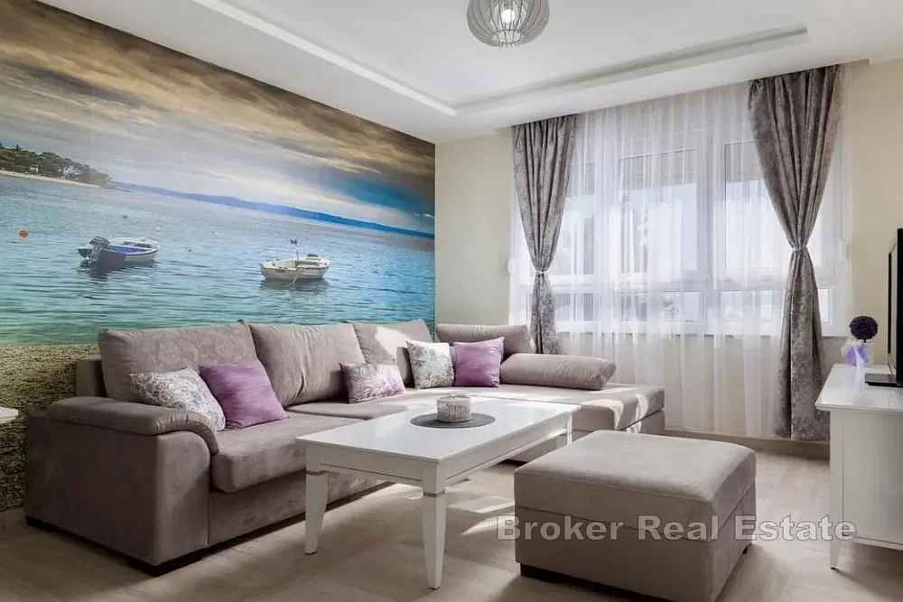 Wohnzimmer; blick, tageslicht, moderner stil