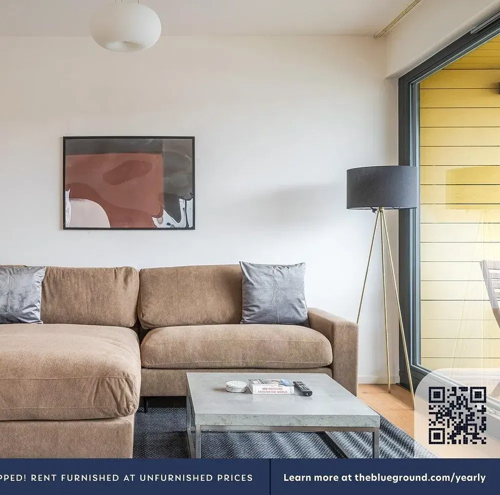 Living room; modern style, natural light