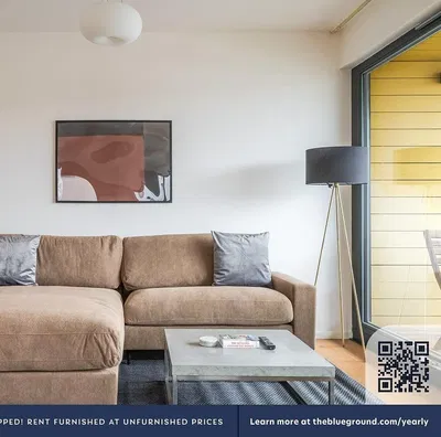 Living room; modern style, natural light