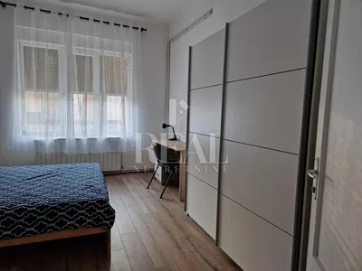 غرفة نوم; أرضية خشبية, ضوء طبيعي