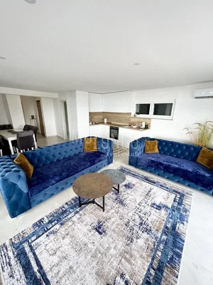 Oturma odası; fayans zemin, modern stil, doğal ışık, mutfak aletleri