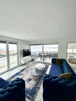 Oturma odası; manzara, doğal ışık, modern stil