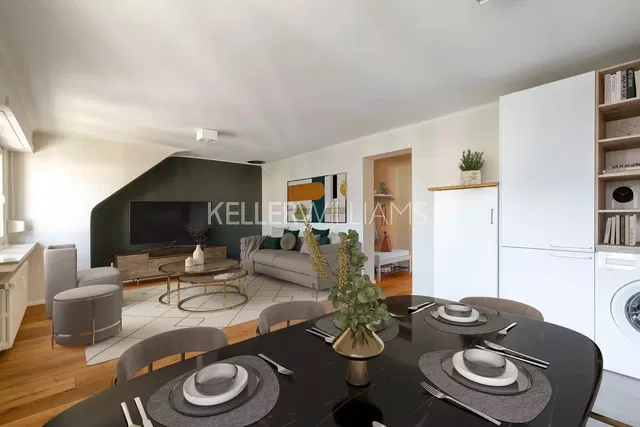 Living room; wood floor, natural light, modern style