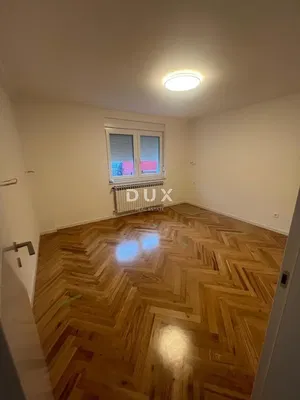 غرفة نوم; أرضية خشبية, ضوء طبيعي