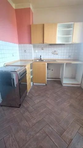 Kuchyňa; kuchynské spotrebiče, dlažba