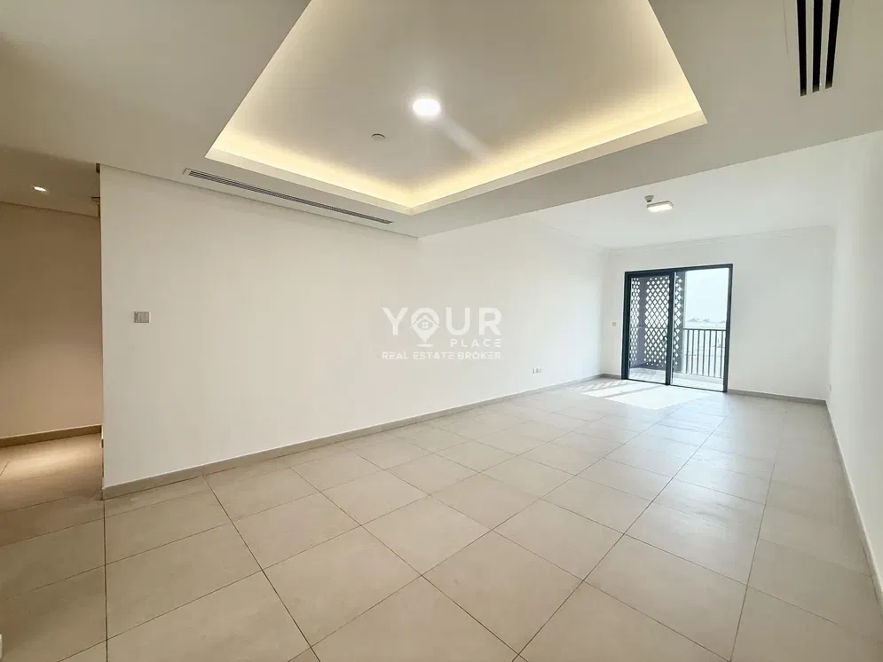 غرفة معيشة; أرضية من البلاط, إطلالة, ضوء طبيعي