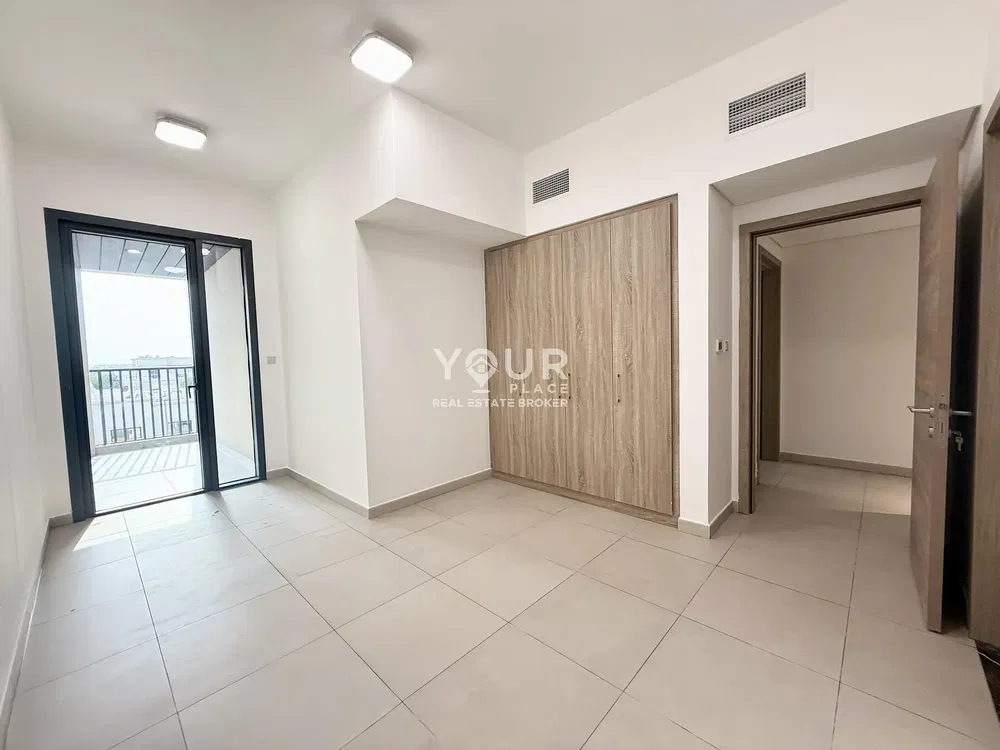 غرفة معيشة; أرضية من البلاط, إطلالة