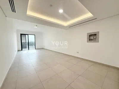 غرفة معيشة; أرضية من البلاط, إطلالة, ضوء طبيعي