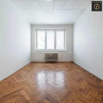 Schlafzimmer; holzboden, tageslicht