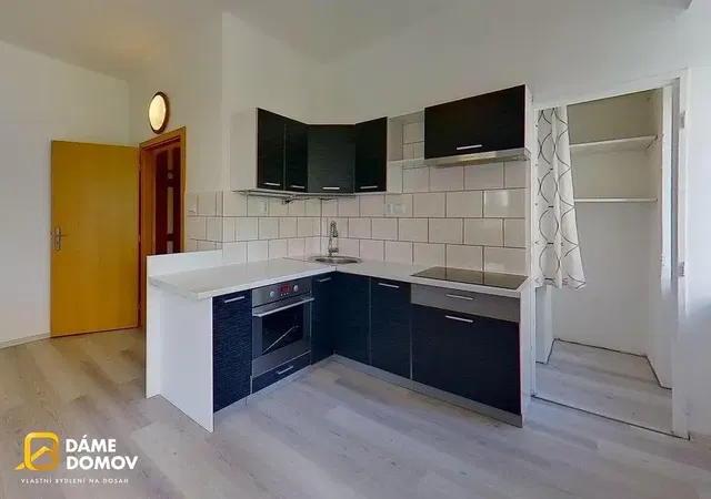 مطبخ; أجهزة المطبخ, أرضية من البلاط