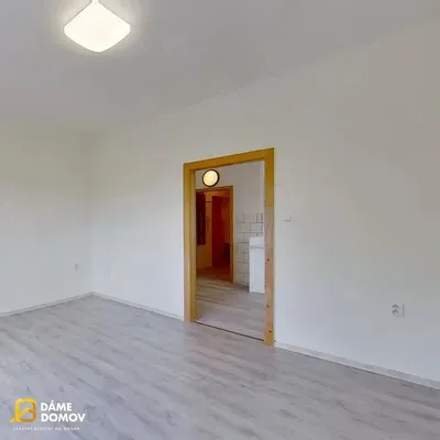 غرفة نوم; أرضية خشبية, ضوء طبيعي