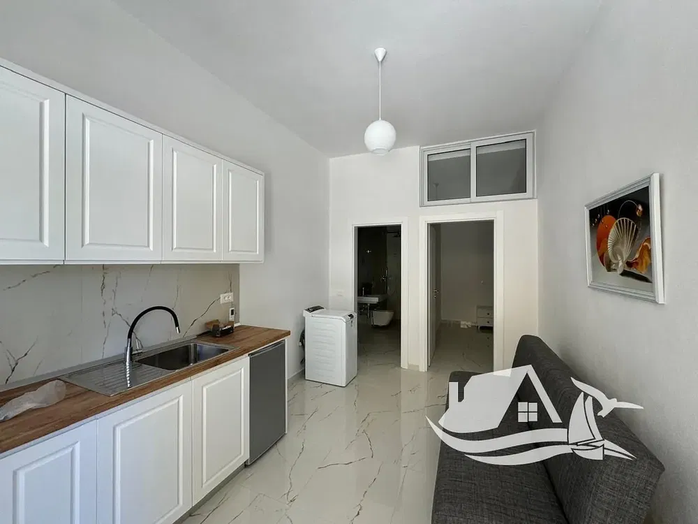 Küche; fliesenboden, renoviert, tageslicht