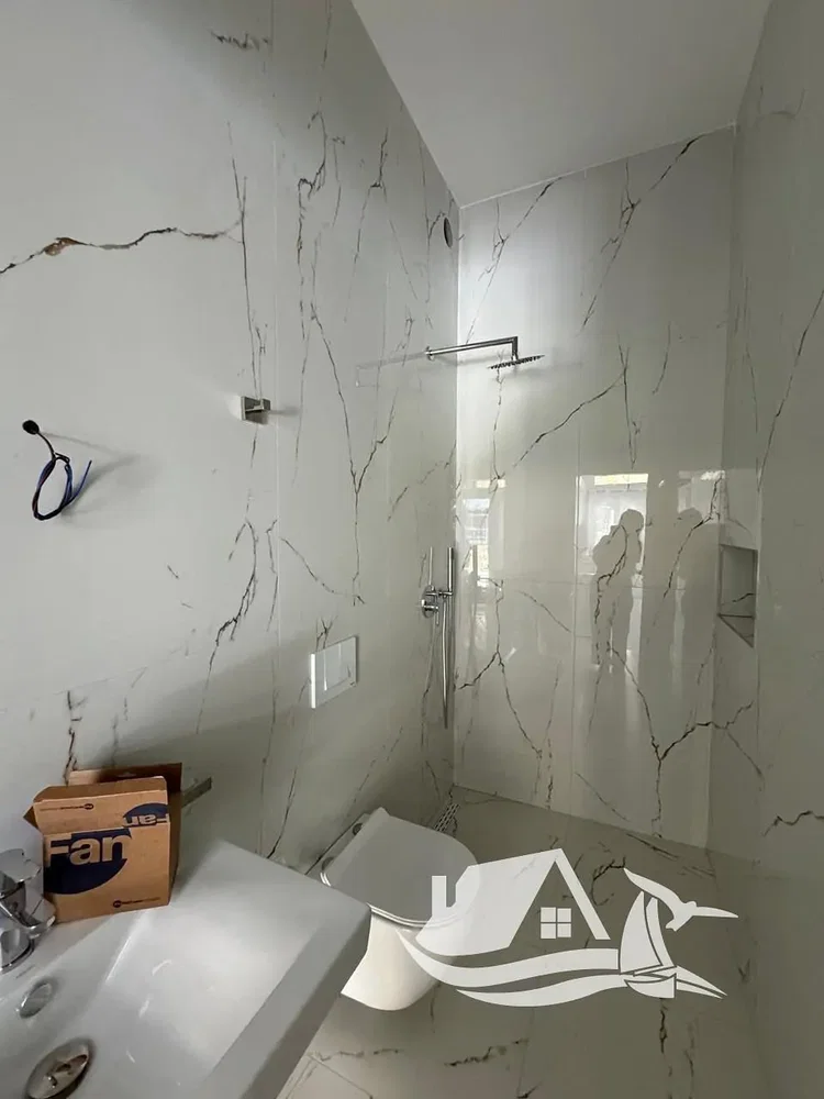 Badezimmer; fliesenboden, renoviert, tageslicht