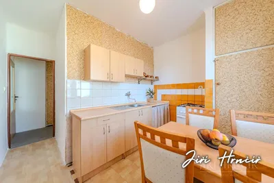 Küche; fliesenboden, tageslicht