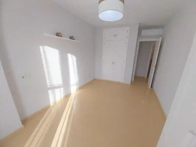 Yatak odası; doğal ışık, tadilatlı