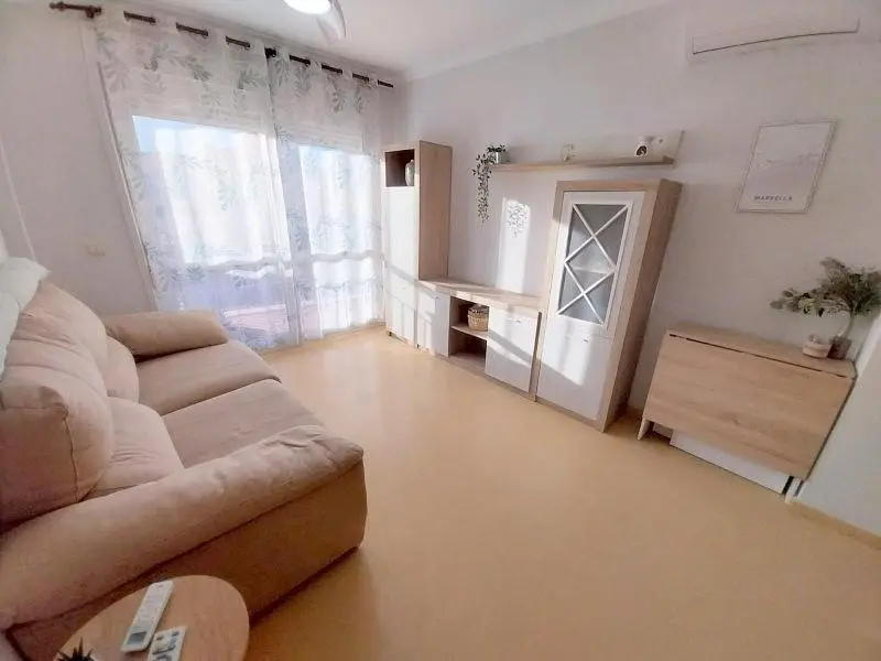 Oturma odası; doğal ışık, modern stil