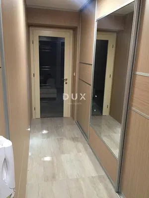 Vestiyer; fayans zemin, tadilat gerekiyor