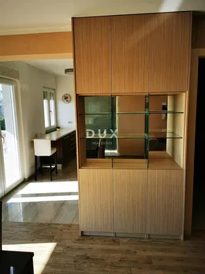 Mutfak; fayans zemin, doğal ışık