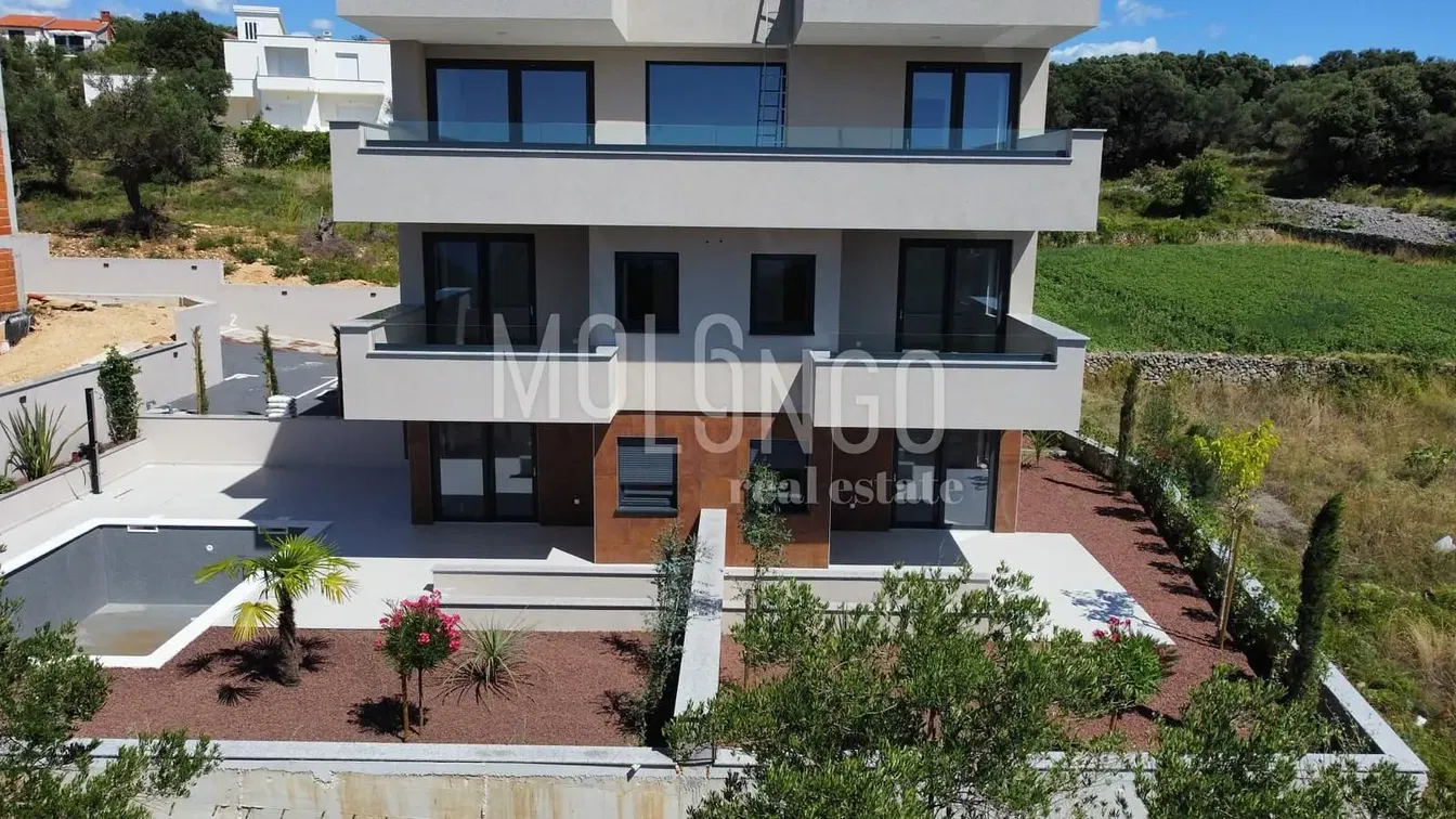 Maison et environs; vue