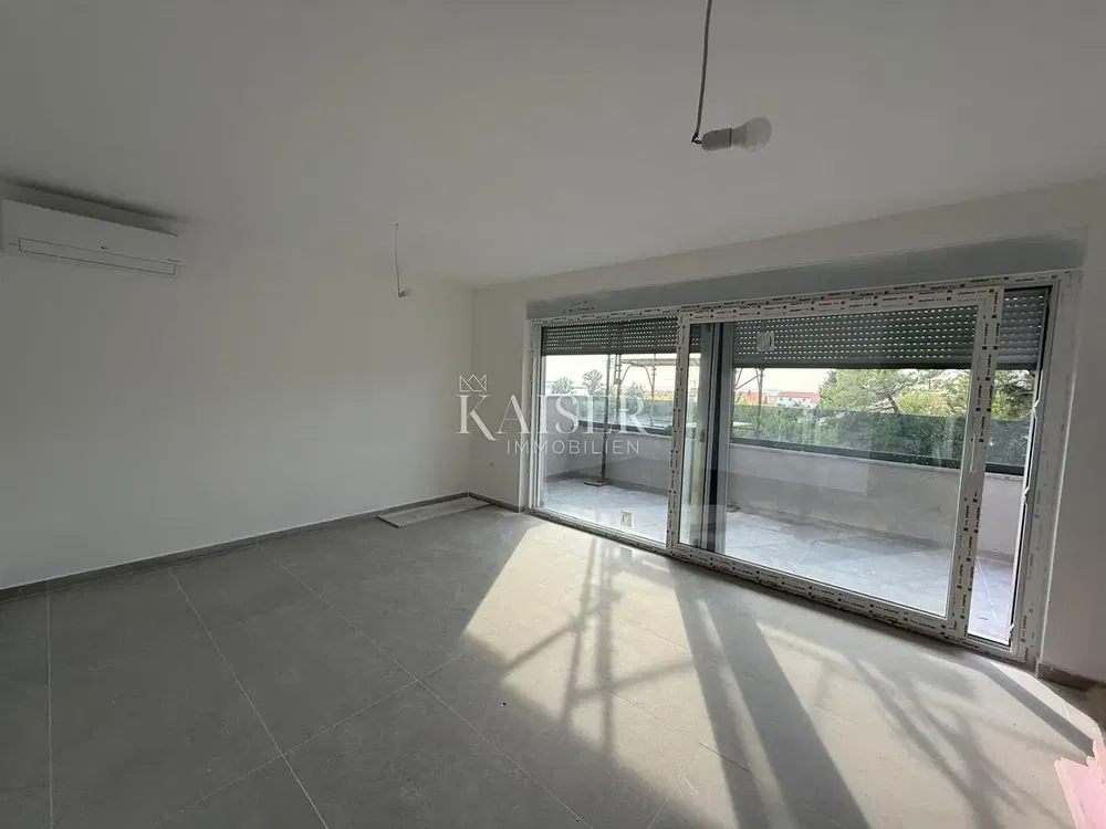 Salon; carrelage, vue, lumière naturelle