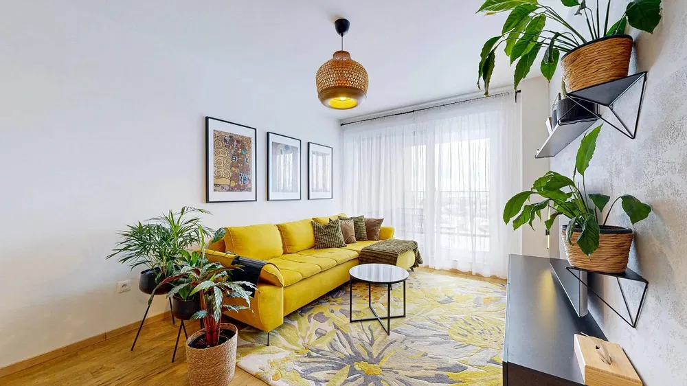 Dnevni boravak; prirodna svjetlost, moderan stil, drveni pod