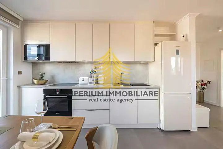 Cuisine; électroménager, lumière naturelle, style moderne