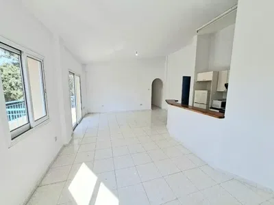 Salon; carrelage, vue, lumière naturelle