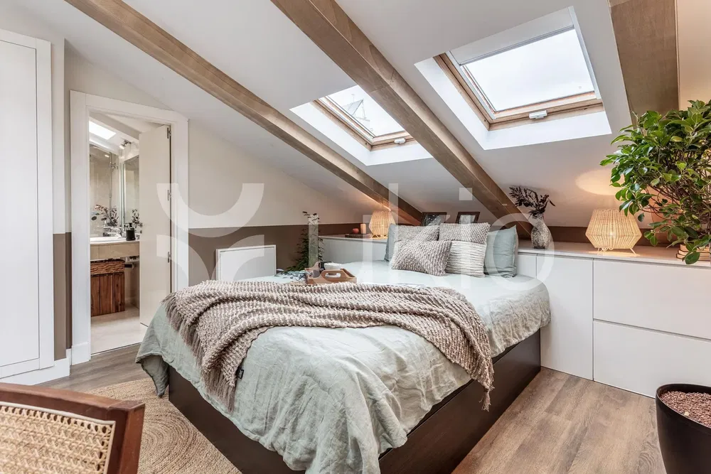 Yatak odası; doğal ışık, modern stil